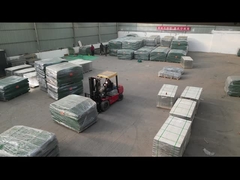 रक्षा अवरोध कंटेनरों में भेज दिया जाता है