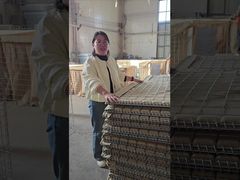 जंगरोधी वेल्डेड गैबियन जो भूटेक्सटाइल से पंक्तिबद्ध है और रक्षात्मक बाधा सुरक्षा दीवार के लिए रेत से भरा है