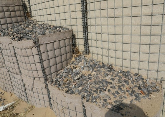 सैन्य हेस्को बैरियर की कुशलता से रक्षा करना