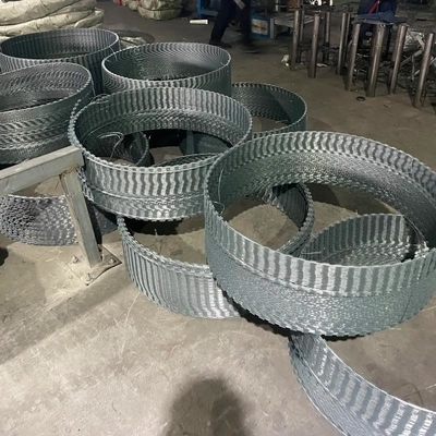 सुरक्षा बाड़ लगाने के लिए BTO-22 गर्म डुबकी जस्ती रेजर वायर