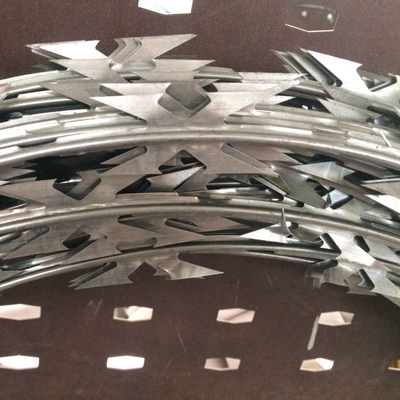 जस्ती प्रतिस्पर्धी मूल्य रेजर बेर्ड वायर कॉन्सर्टिना कांटेदार सुरक्षा बाड़