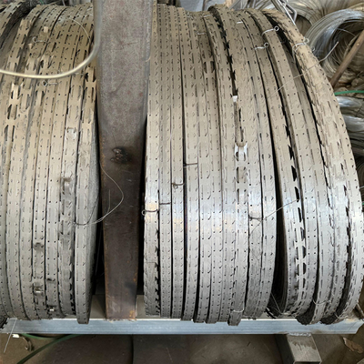 उच्च तन्यता जस्ती स्टील बाड़ लगाना रेजर कांटेदार तार