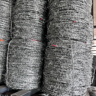 गर्म डुबोया जस्ती बाड़ लगाना उच्च तन्यता कांटेदार तार 1.6Mm 300M