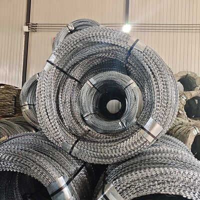 Galvanized Razor Barbed Wire For Protection Hot Dipped Galvanized BTO 22