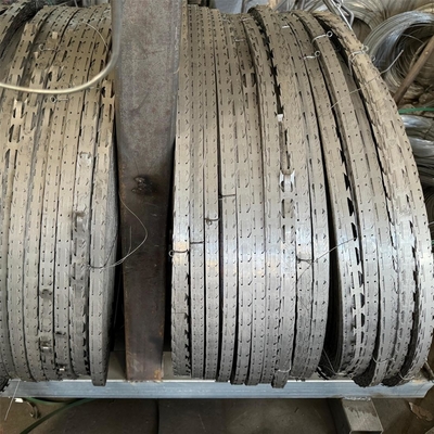 हवाई अड्डे की बाड़ के लिए जस्ती सुरक्षा रेजर ब्लेड बीटीओ-22 कॉन्सर्टिना कांटेदार तार बाड़