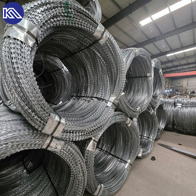 घर के लिए सुरक्षा रेजर ब्लेड बाड़ रेजर ब्लेड वायर मेश रोल आवासीय सुरक्षा BTO-22 रेजर कांटेदार तार जाल