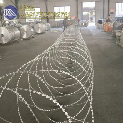 चीन फैक्टरी कन्सर्टिना रेजर कांटेदार तार का उपयोग देश की सीमा सुरक्षा बाड़ के लिए किया जाता है