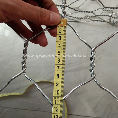 कम कार्बन आयरन वायर स्टोन गेबियन पिंजरे 8 * 10 सेमी मेष नदी की दीवार संरक्षण के लिए